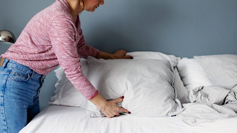 This quick test is supposed to tell you if your pillows are 'expired'